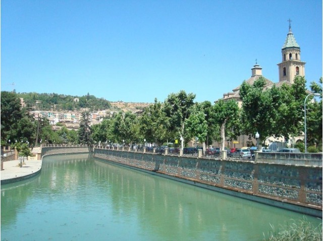 Down_town_Granada_river